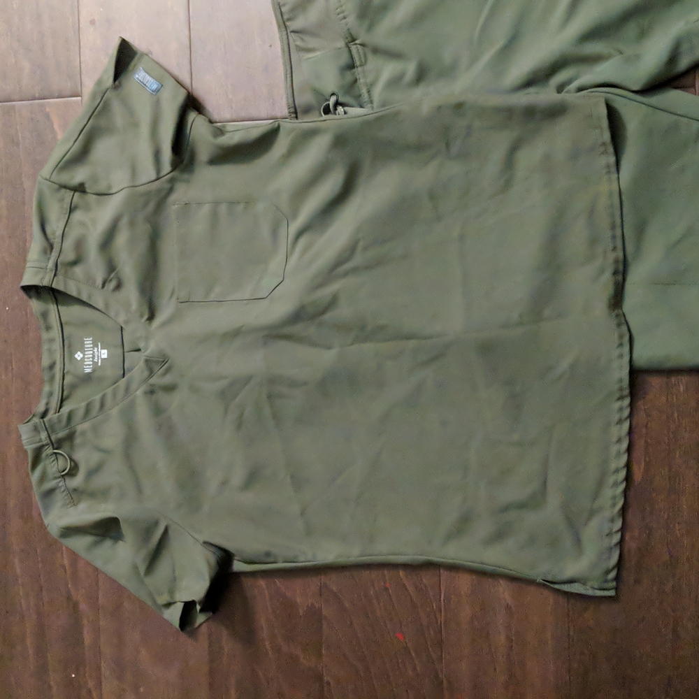 Med Couture Sage Green Jogger Scrub Set - Picture 2 of 5